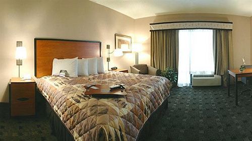 Hampton And Indianapolis-fishers Hotel